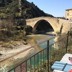 nyons-centre-appart2-balcon-jardin-plage.hotels-rhonealpes.com/
